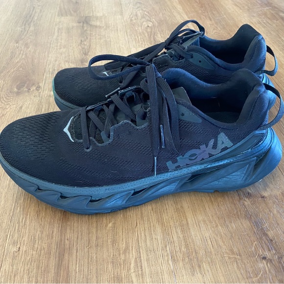 Shoes - HOKA ONE ONE Elevon 2 Women size 10